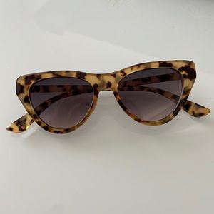 Tortoiseshell Cat Eye Sunglasses